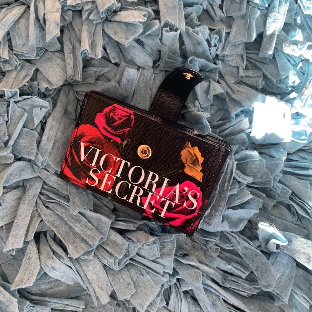 VS credit card ID case